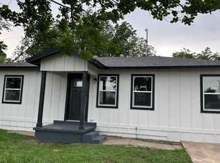 901 N Blanche St, Terrell, TX 75160