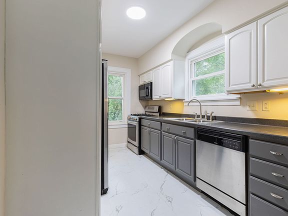 5th image of 869 Shuler St