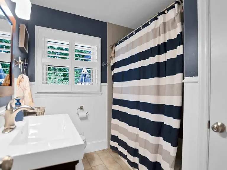 1627 Wensley Dr — Photo 3