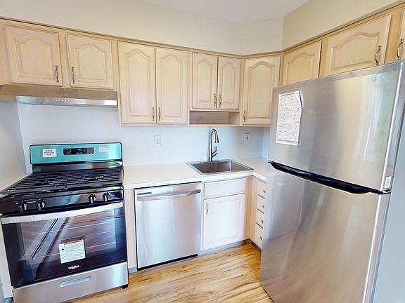 2nd image of 8 Lincoln St #B