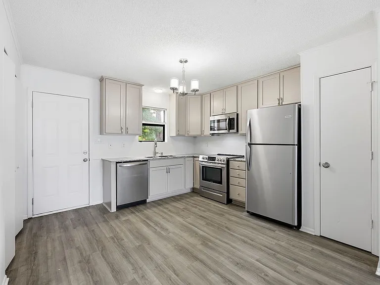 100 Ravenwood Dr #A — Photo 4