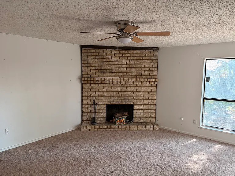 405 Birdsong Ln — Photo 2