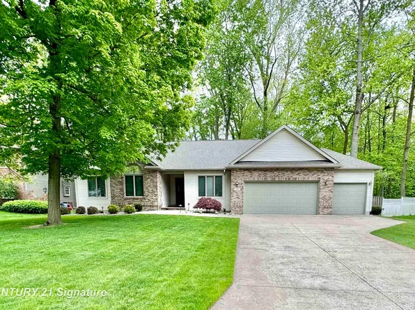 12511 Whisper Ridge Dr, Freeland, MI 48623