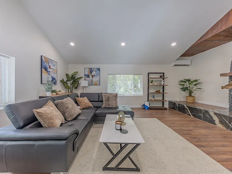 1650 La Loma Rd — Photo 5