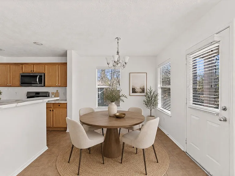 6 Druids Glen Pl — Photo 14