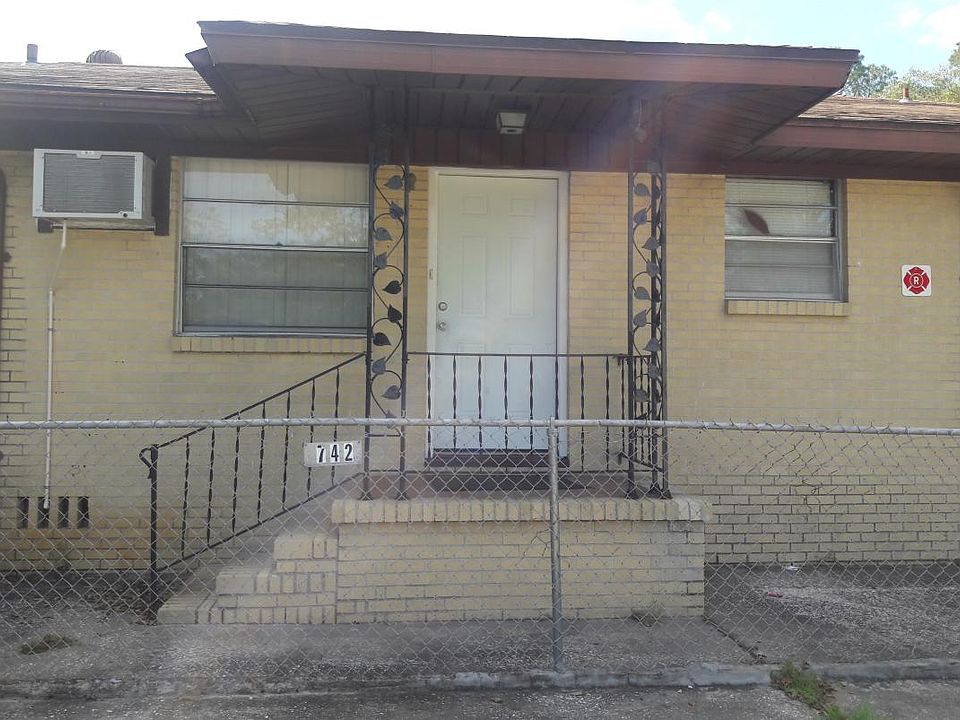1st image of 742 Ernona St