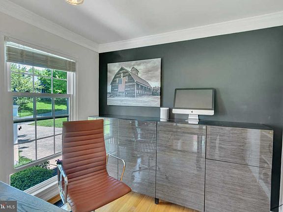 2nd image of 2906 Parklawn Ct