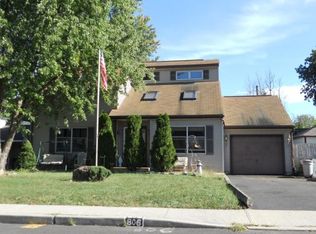 806 Austin Dr, Fairless Hills, PA 19030