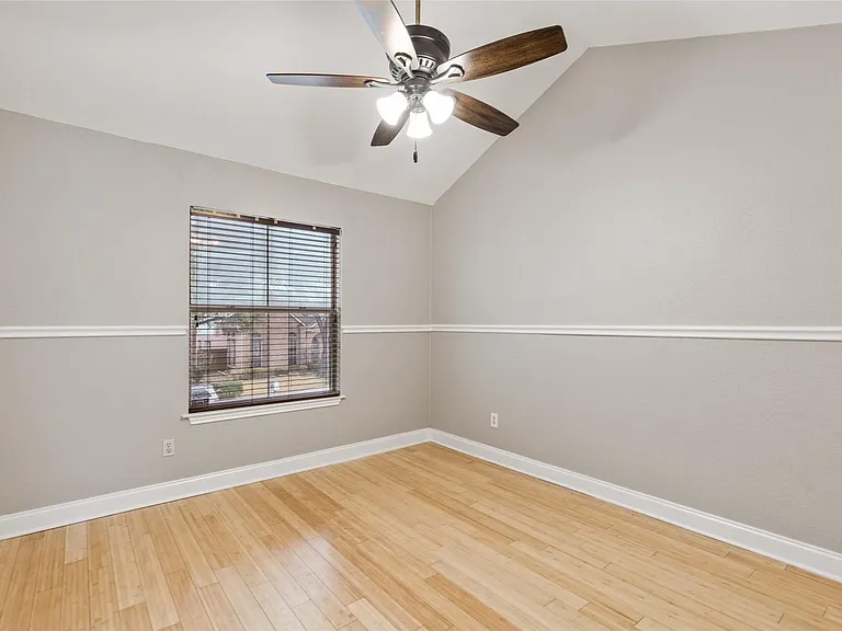 906 Canal St — Photo 11