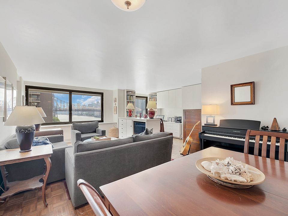 1st image of 531 Main St #1127