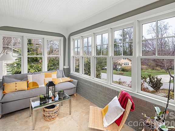 4th image of 1717 Clairmont Dr