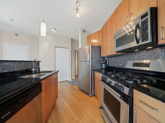 4th image of 600 N Kingsbury St APT 1602