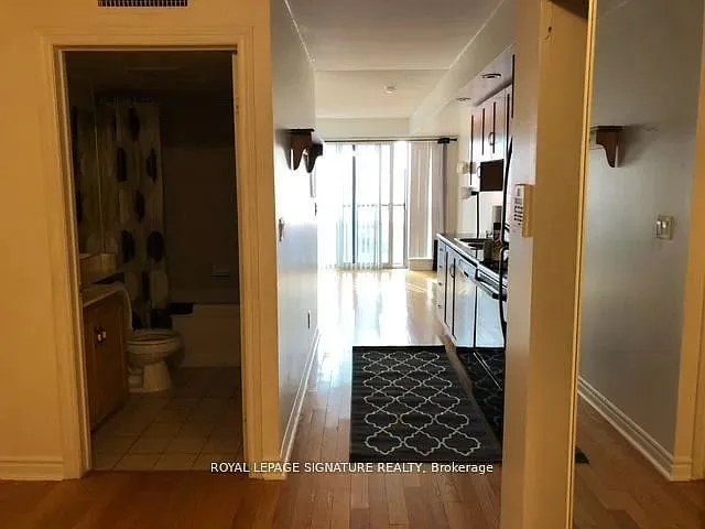 270 Wellington St W #1022 — Photo 4