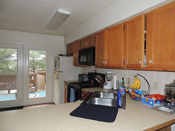 2nd image of 521 Marjorie Mae St