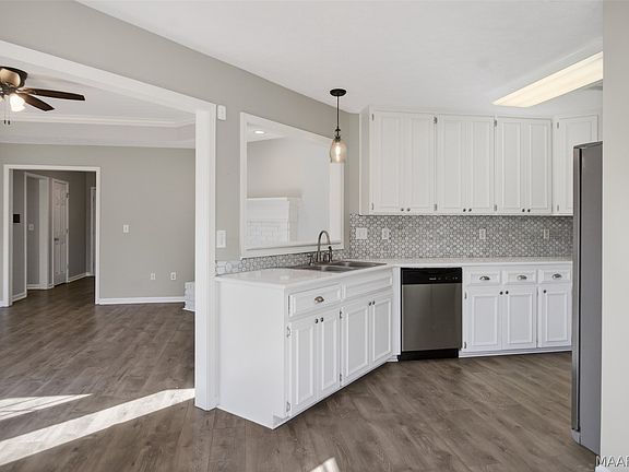 3rd image of 731 Stableway Rd