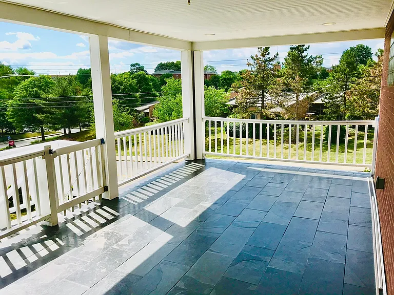 400 Duquesne Dr — Photo 16