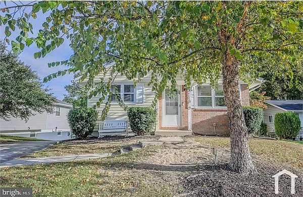 2893 Chalet Ct — Photo 1