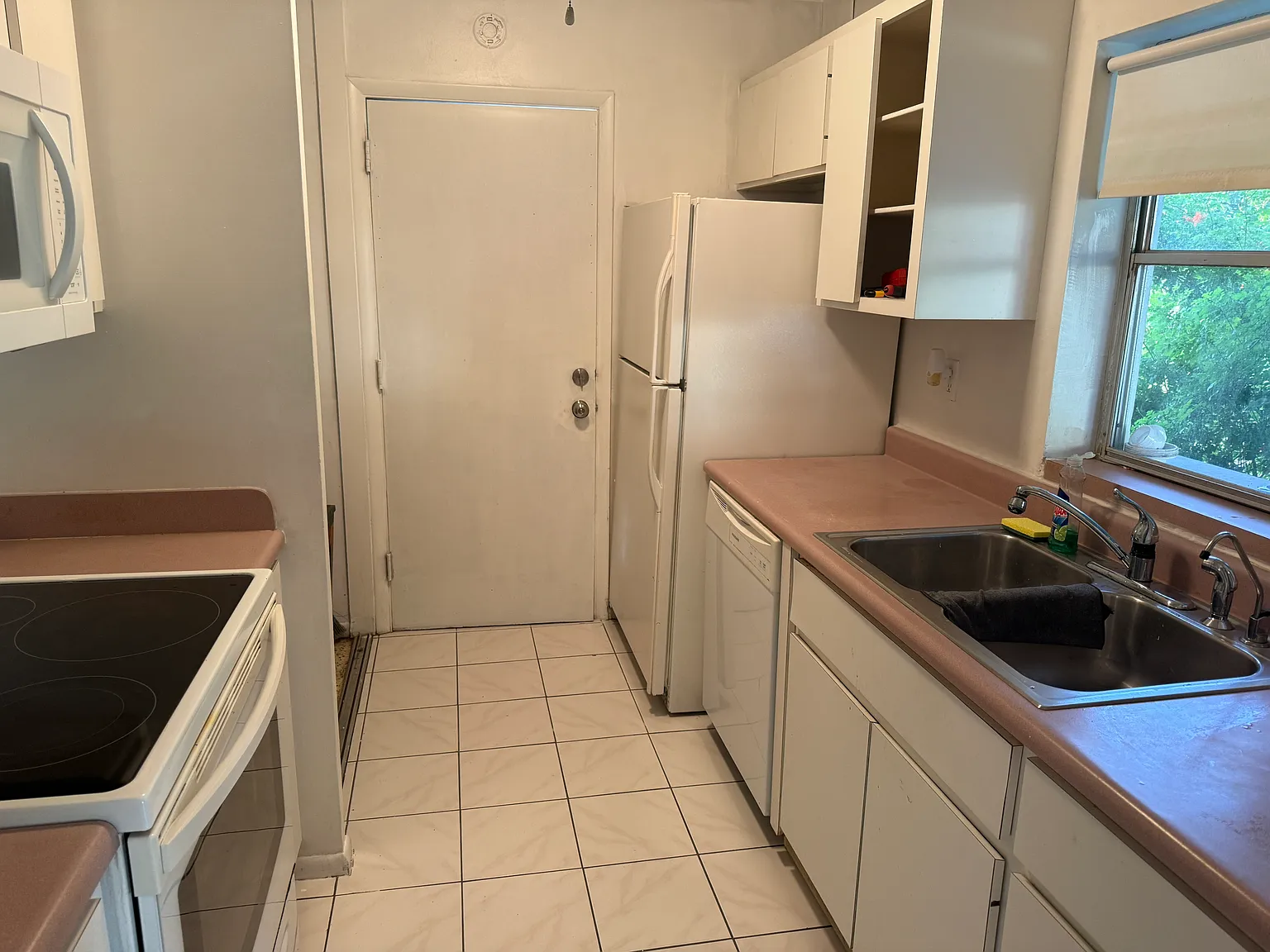 2 bed, 860 sqft, $1,350 — Photo 4