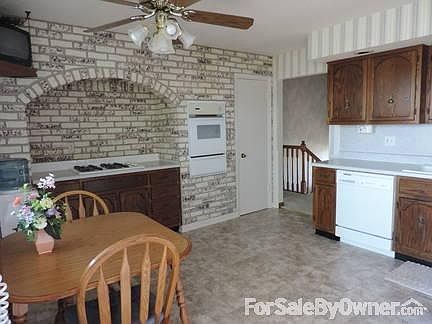 Kitchen
						:
						Built in range & oven