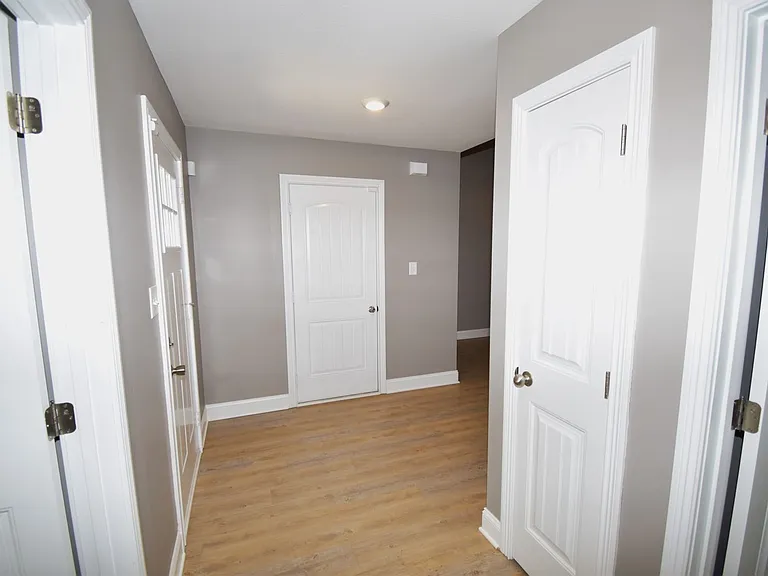 207 Geneva Ln — Photo 13
