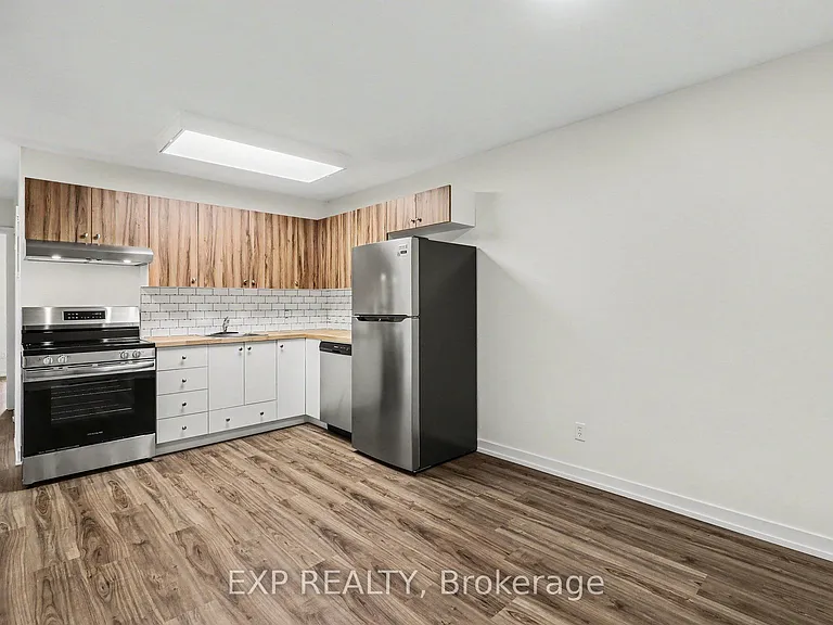875 Laurier St #12 — Photo 10