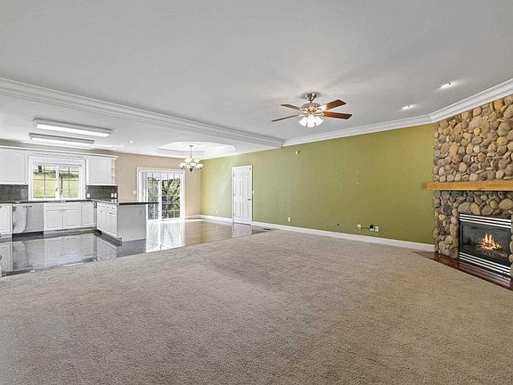 5th image of 20675 Charlotte Ct