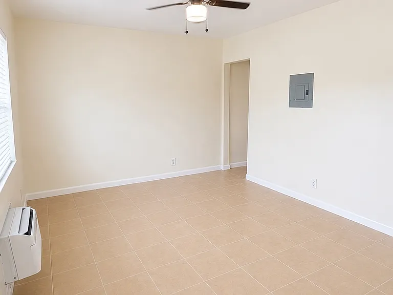 2122 NW 7th Ct #3 — Photo 7