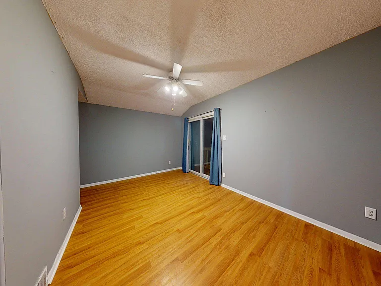 669 N Henderson Rd — Photo 34