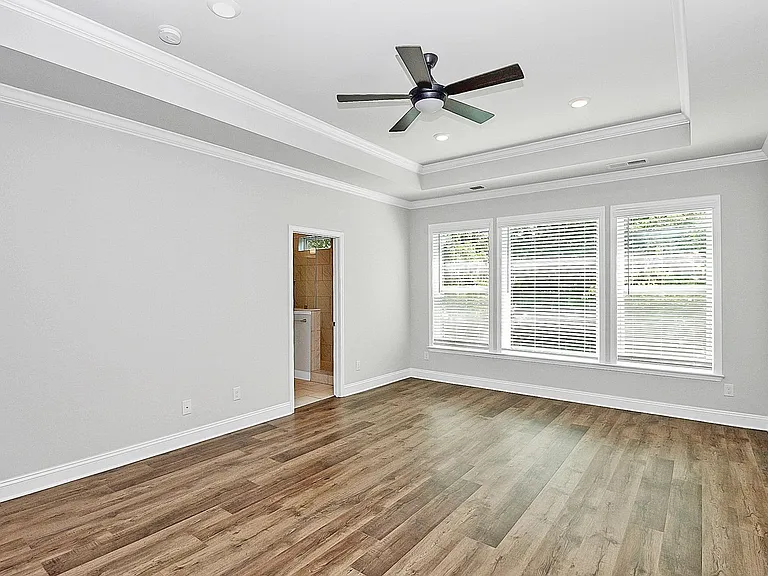 2536 Barry St — Photo 15