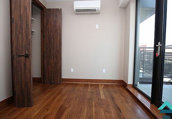 3rd image of 853 Willoughby Ave #4E