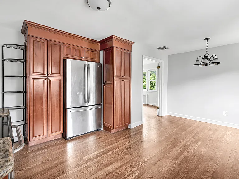 215 Bennett St — Photo 13