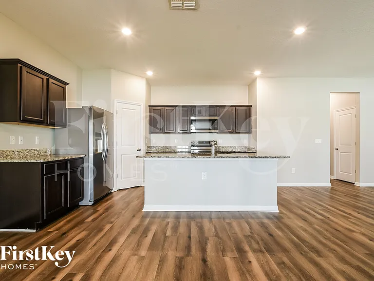3941 Saltmarsh Loop — Photo 5