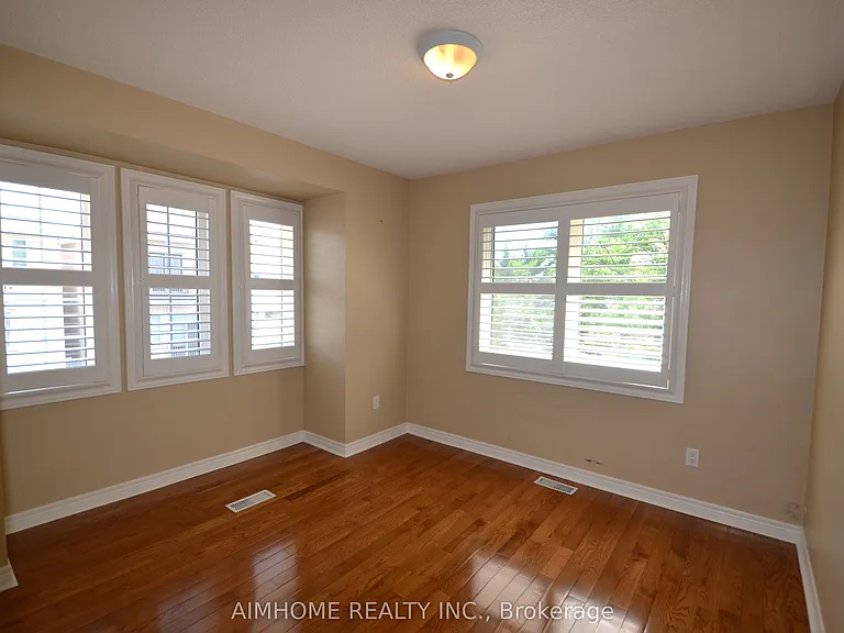 10719 Bathurst St #7 — Photo 15