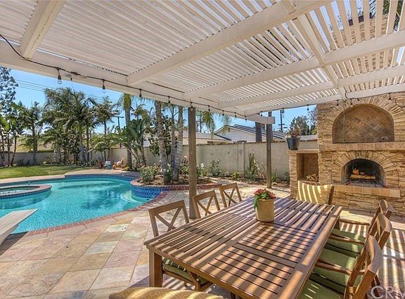 Outdoor dining with fireplace