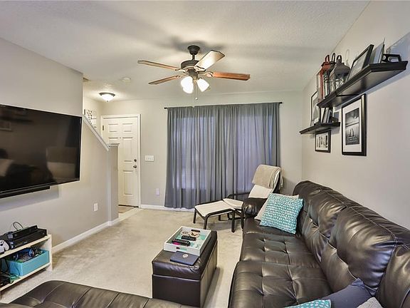 5th image of 2910 Bear Oak Dr