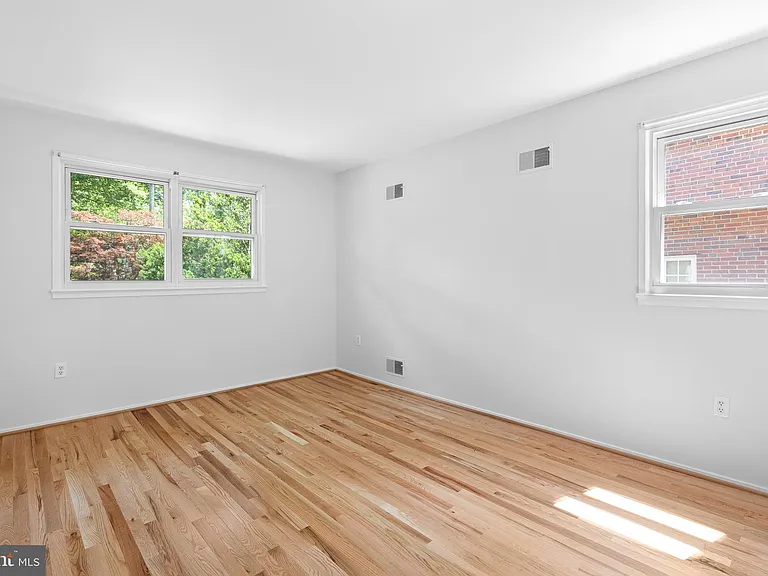 1222 Noyes Dr — Photo 17