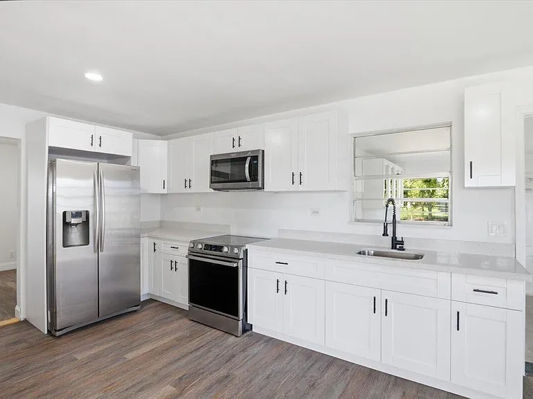 270 SW 10th Ave — Photo 10