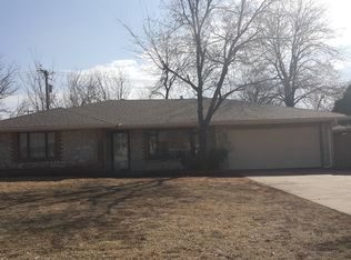 1702 Westminster Pl, Nichols Hills, OK 73120