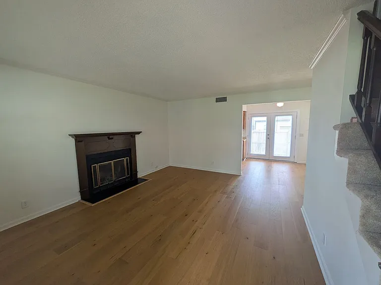 1107 Quail Ct W — Photo 2