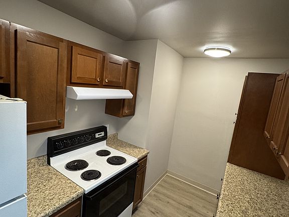 2nd image of 1390 Maricopa Dr #G