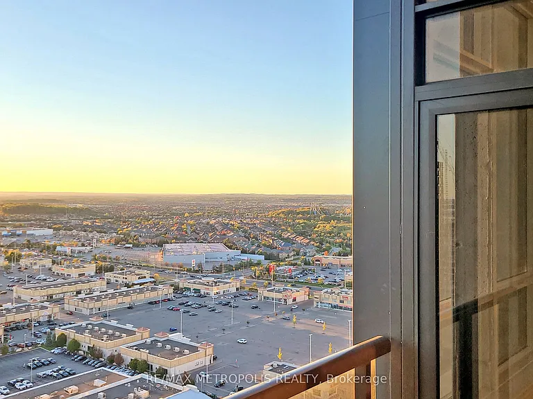 9075 Jane St #Penthouse 08 — Photo 45