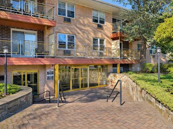 157 Hempstead Avenue #B20, Lynbrook, NY 11563