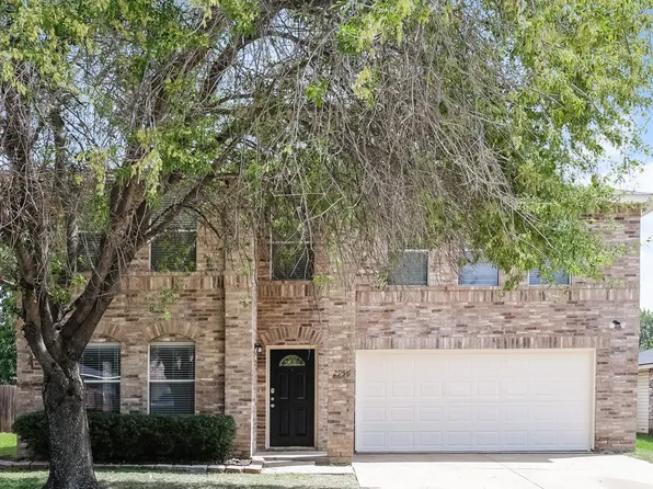 2956 Santa Sabina Dr, Grand Prairie, TX 75052