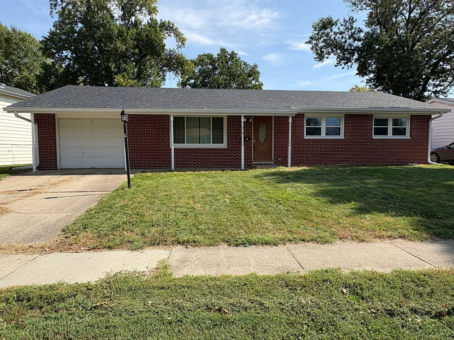 3 bed, 1300 sqft, $1,800 — Photo 1