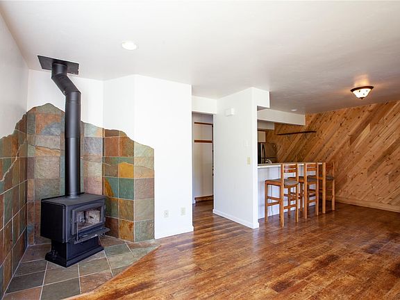 2nd image of 44 Cypress Ct