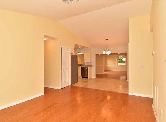 4th image of 1020 54th Ave S