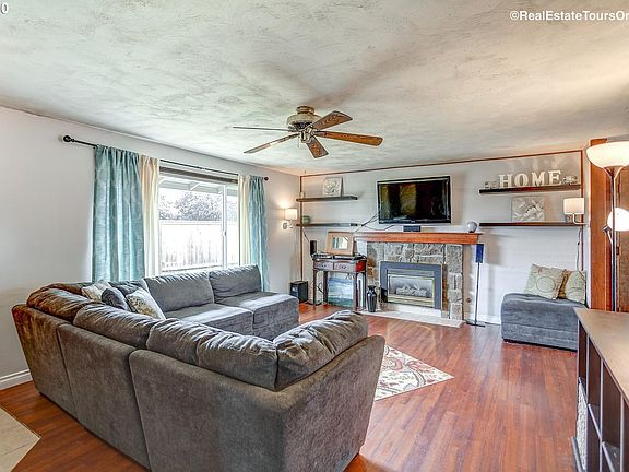 3rd image of 2769 NE Laura St