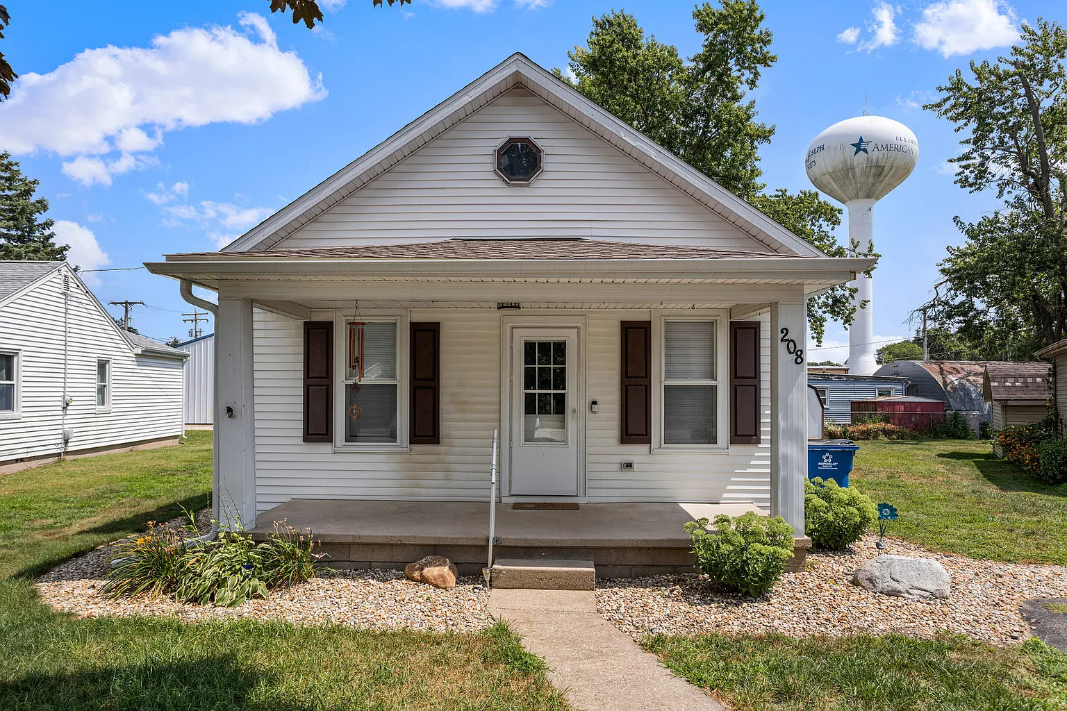 208 Monroe St photo 1