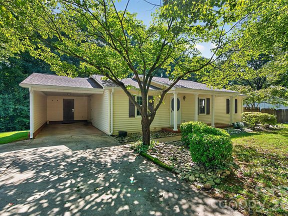 2nd image of 304 Hickory Ln