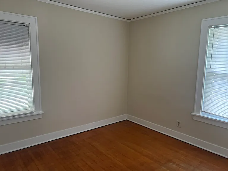 918 Robinson St — Photo 11